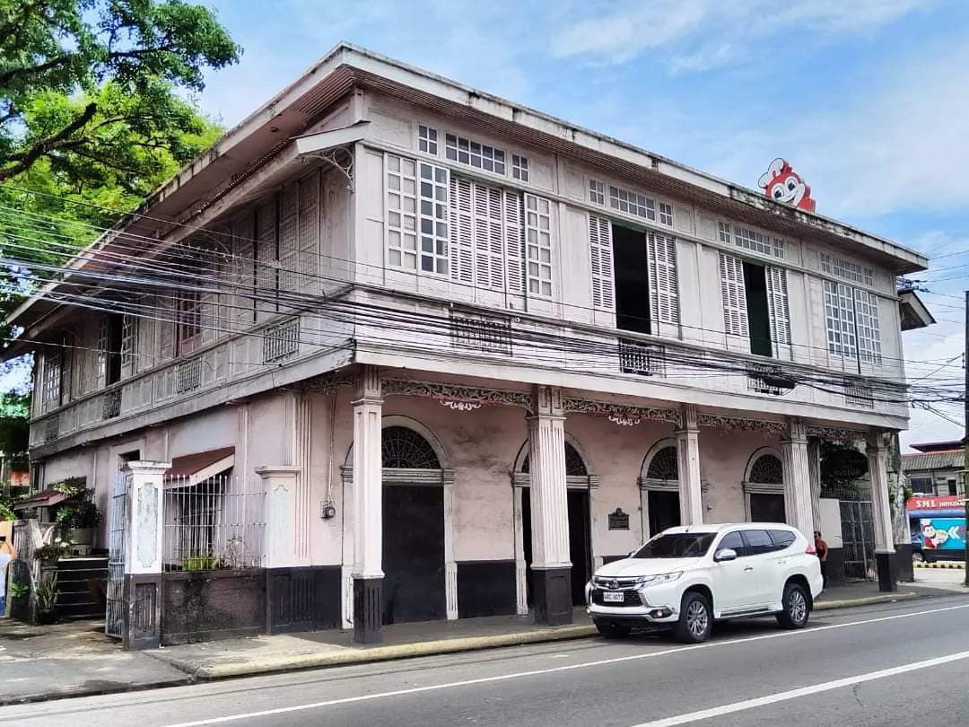 Bernardino Jalandoni Museum (Pink House) - Image 1