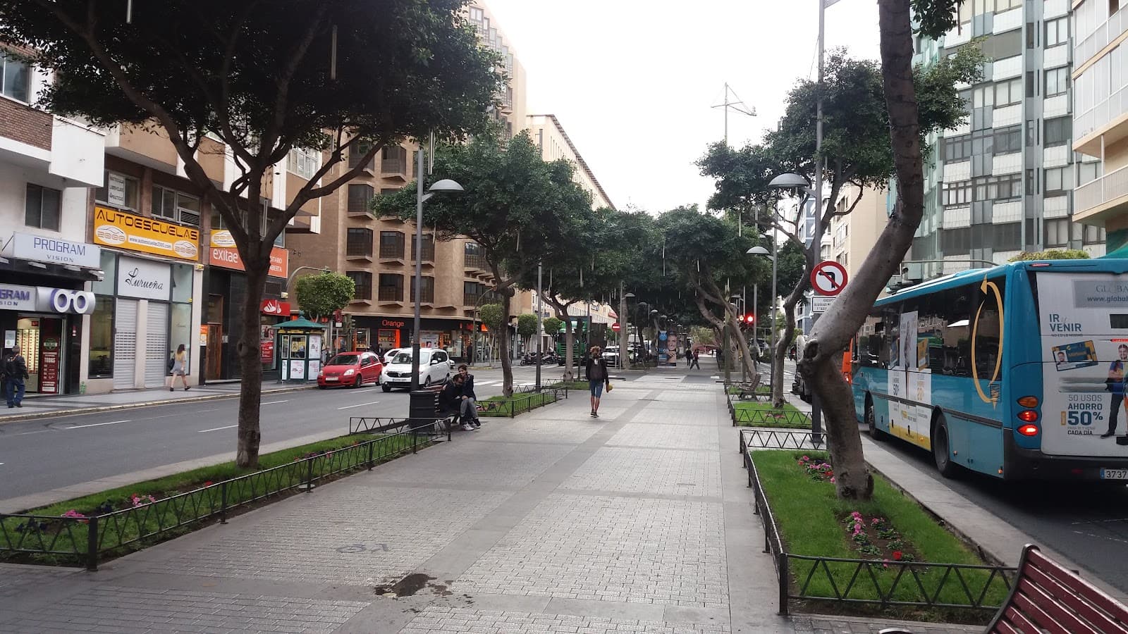 Avenida de Mesa y López Las Palmas de Gran Canaria - Image 1