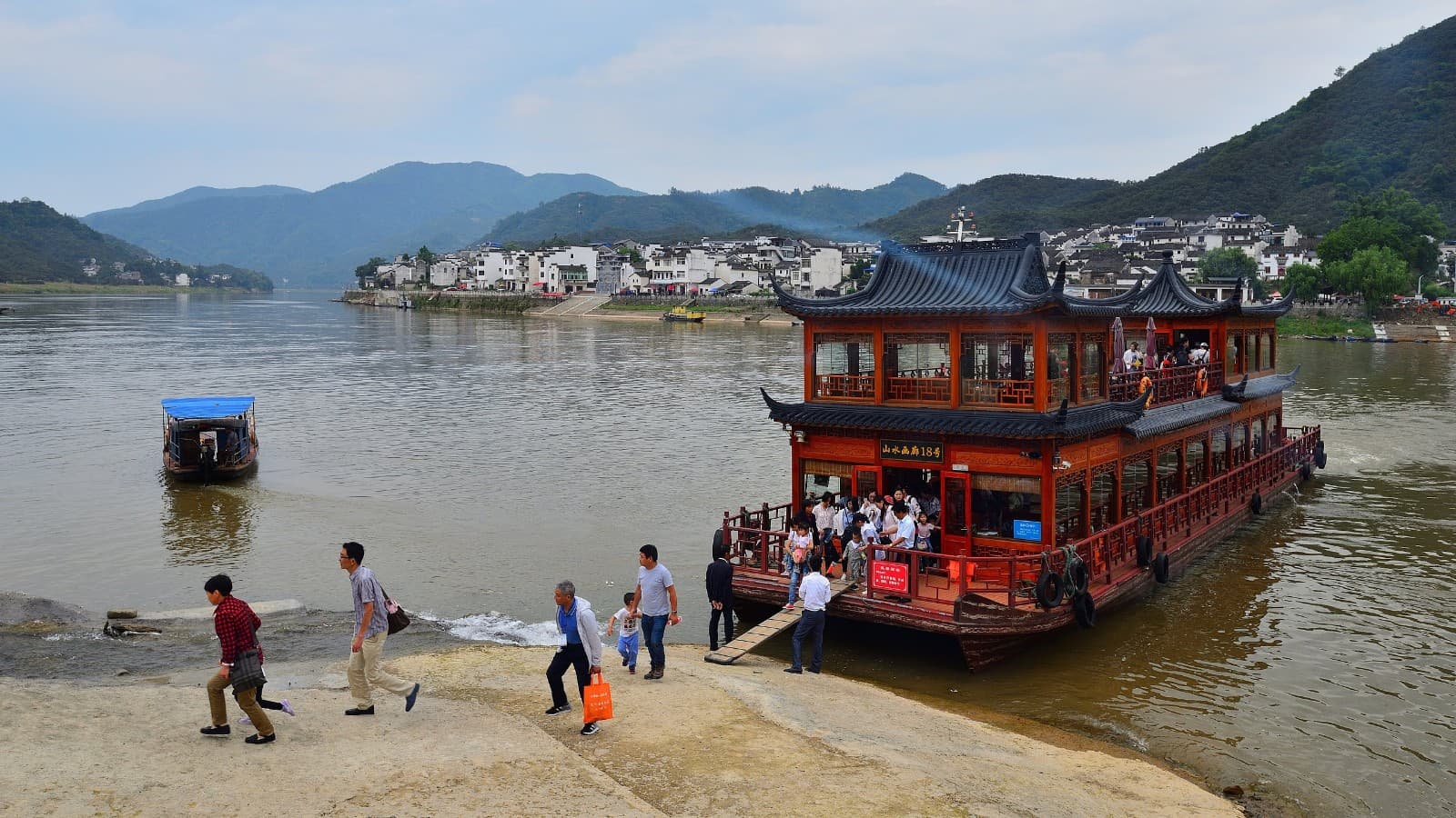 Xin'an River Landscape Gallery - Image 1