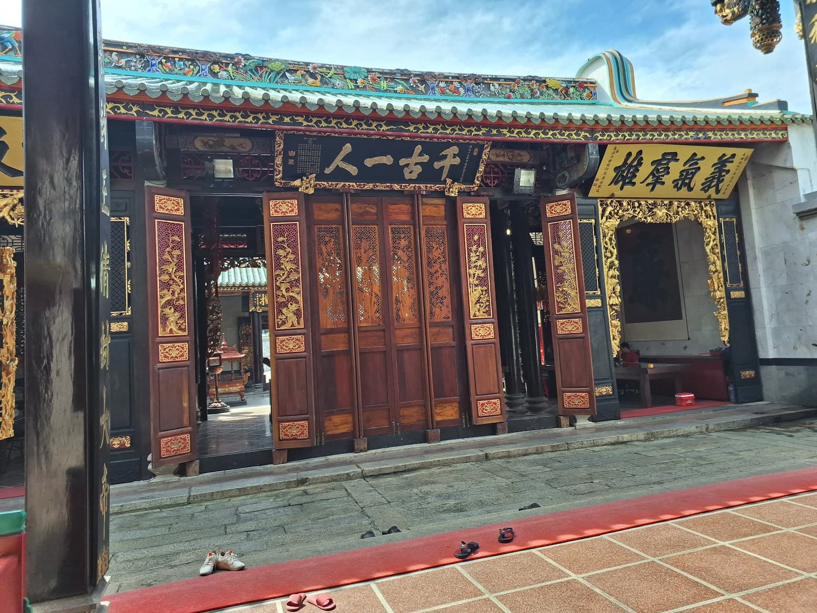 Nghia An Hoi Quan Ong Bon Temple - Image 1