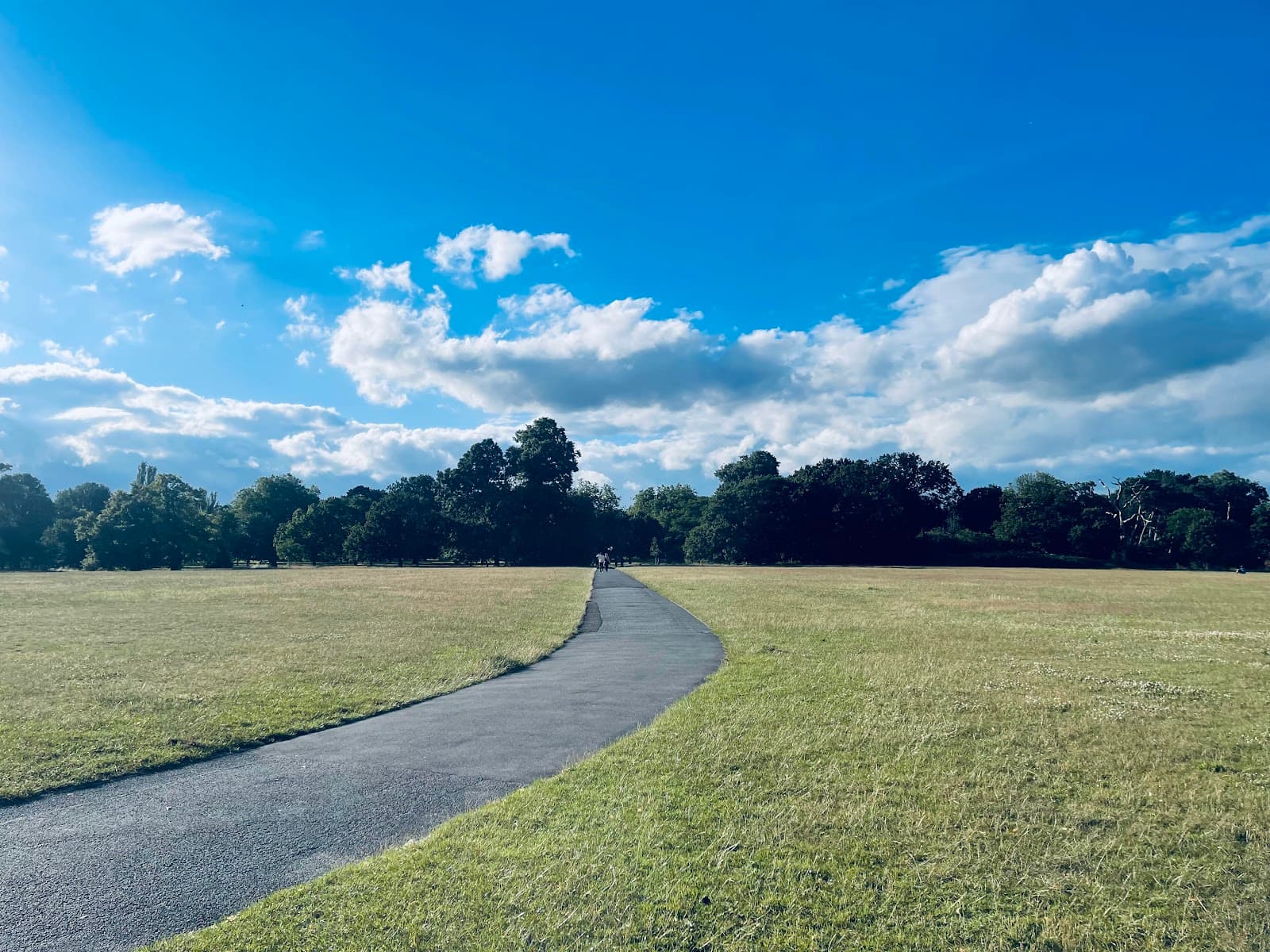 Valentines Park - Image 1