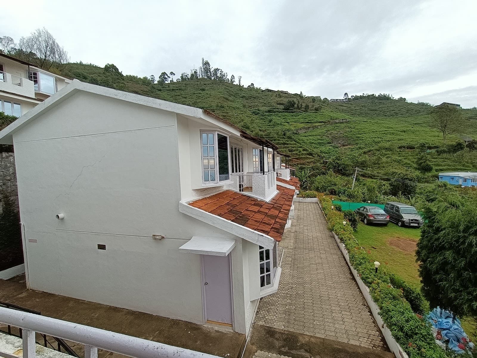 Caps Fly Valley - Image 1