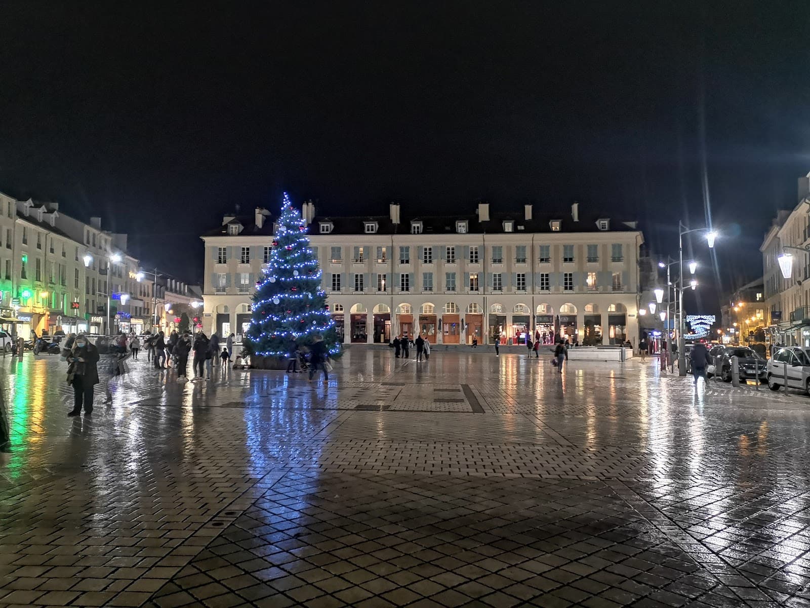 Place du Marché Saint-Germain-en-Laye - Image 1