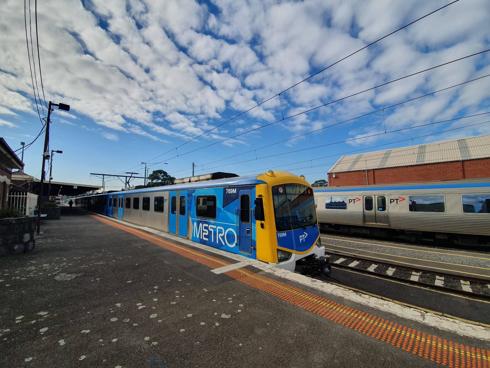 Vibrant Shopping & Dining