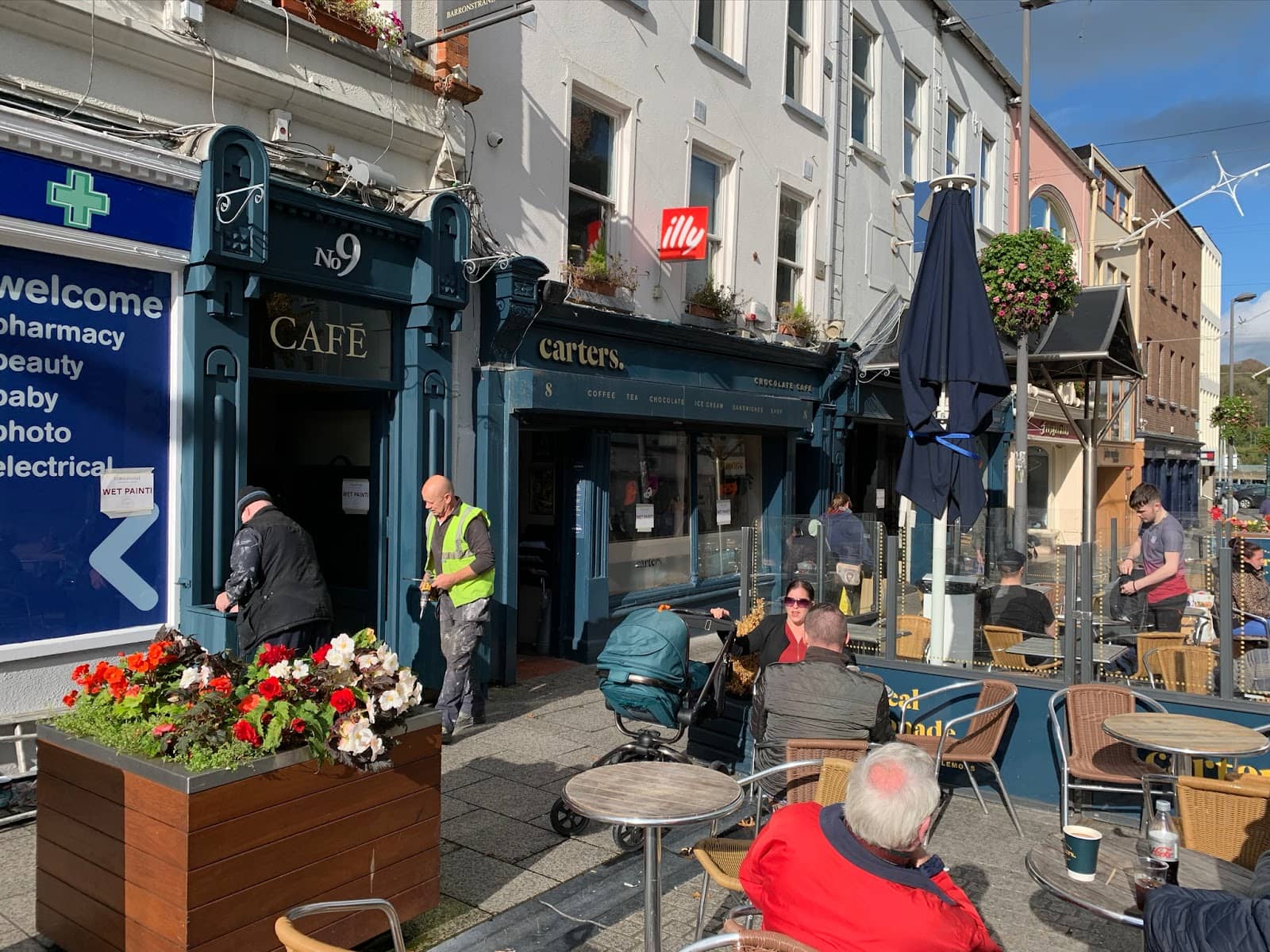 Charming Cafes and Restaurants
