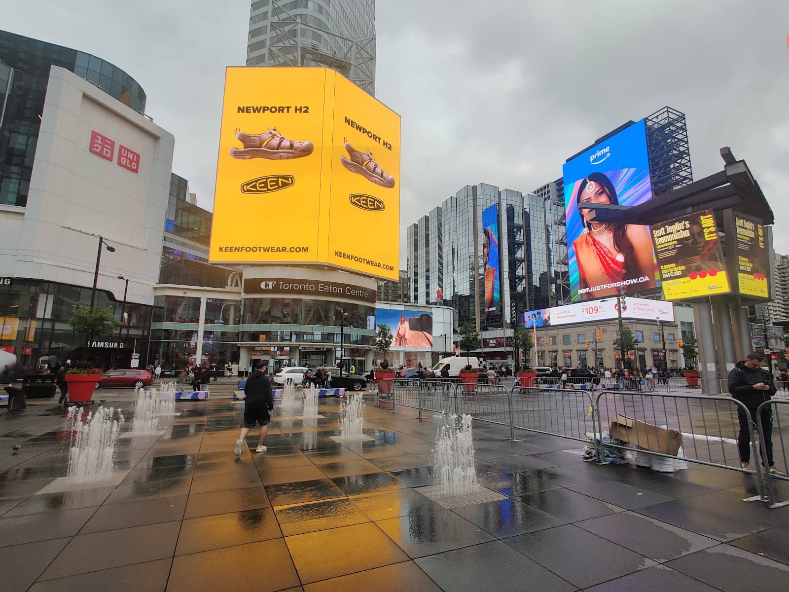 Dundas Street East (between University and Yonge) - Image 1