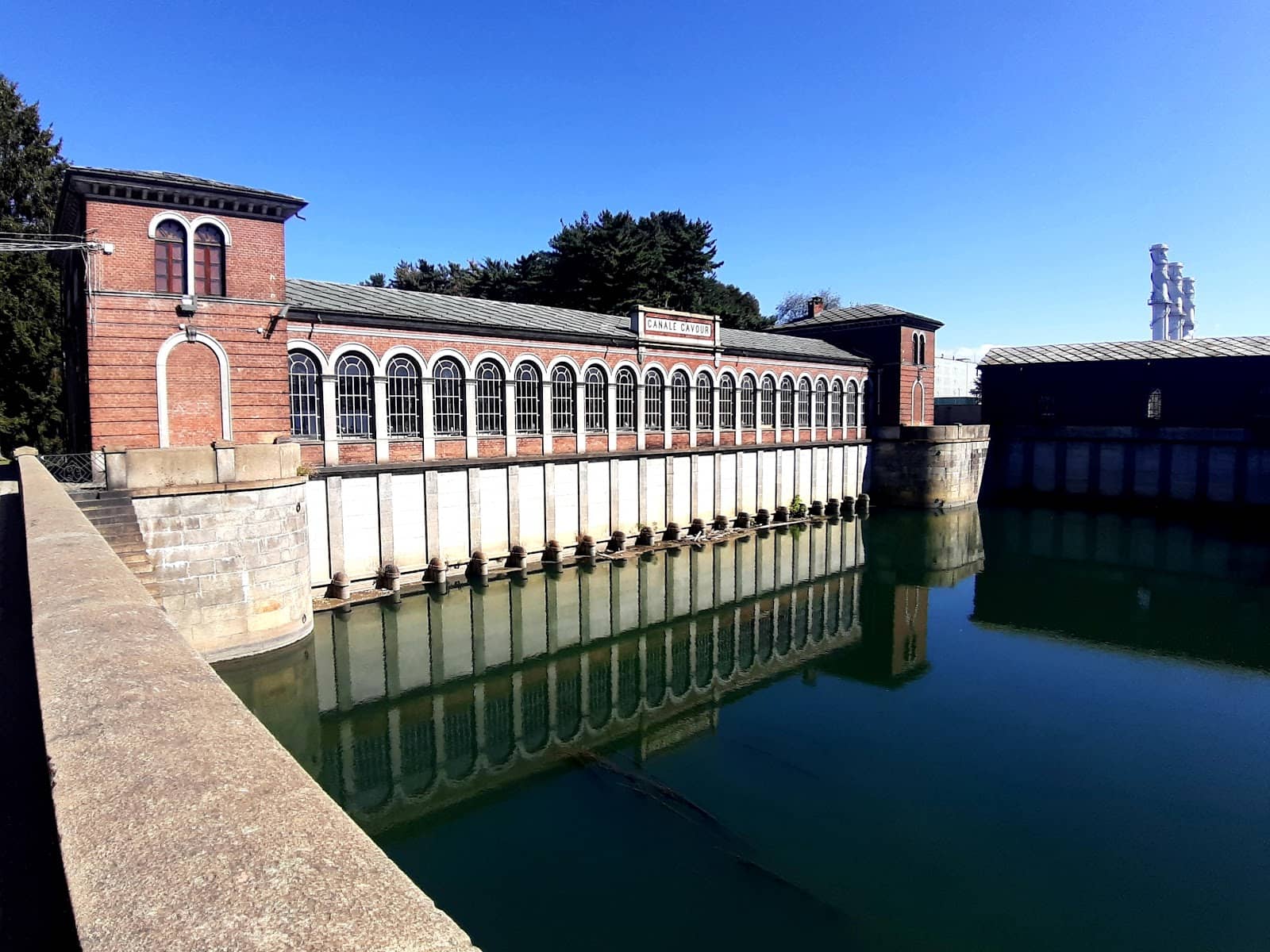 Scenic Canal-side Walks
