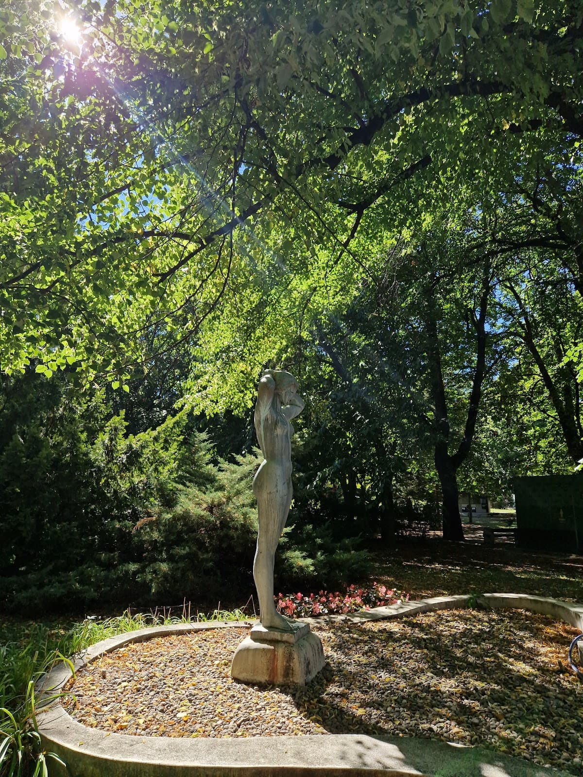 Színházkert (Theatre Park) - Image 1