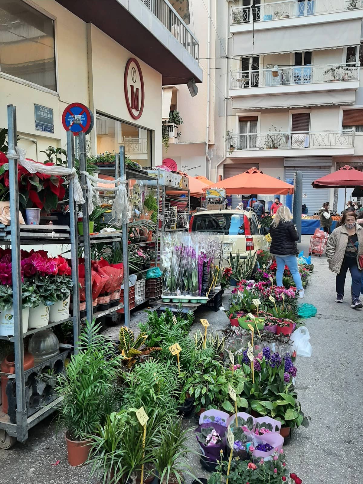 Local Cafes and Eateries