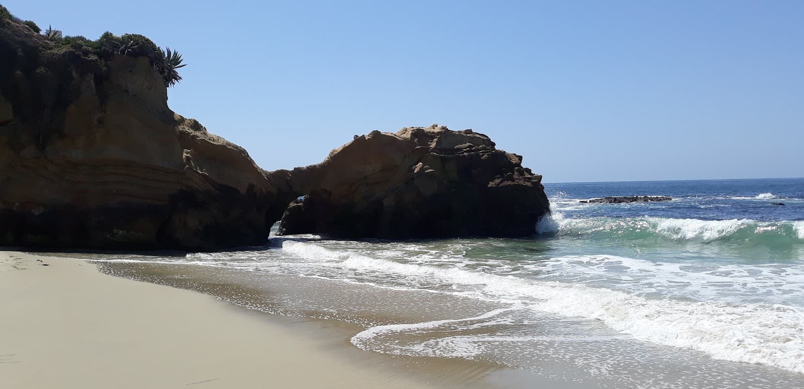 Pearl Street Beach Arch Rock - Image 1