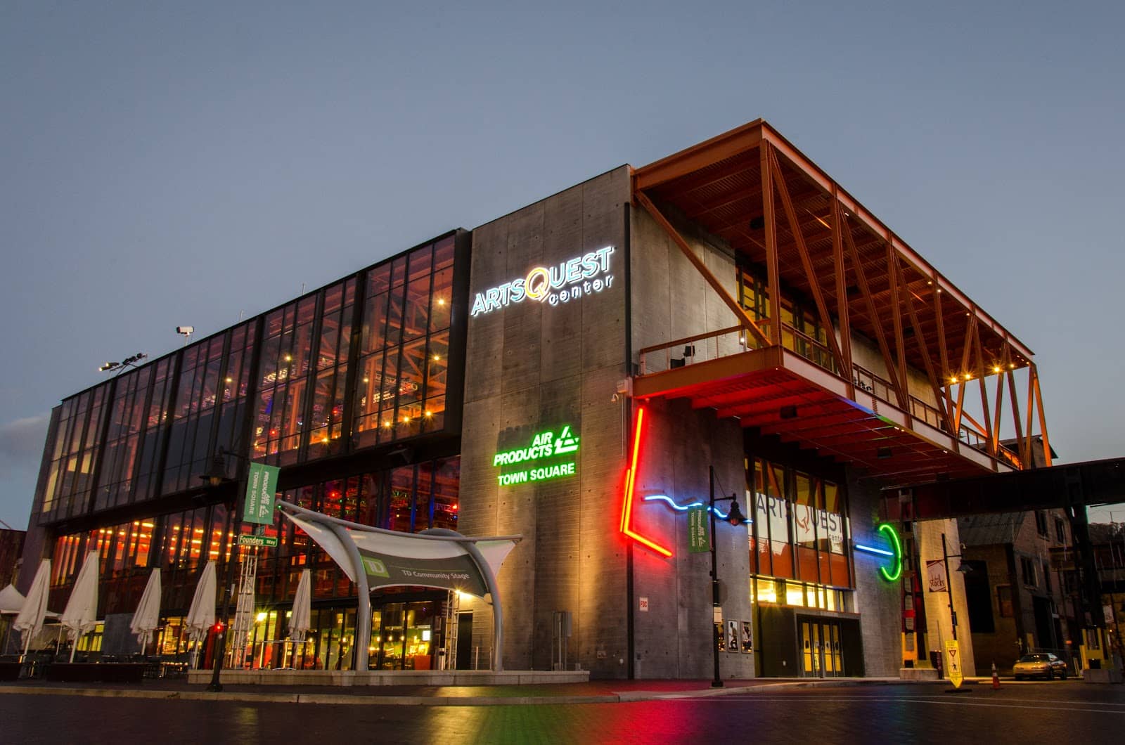 Live Music & Performances