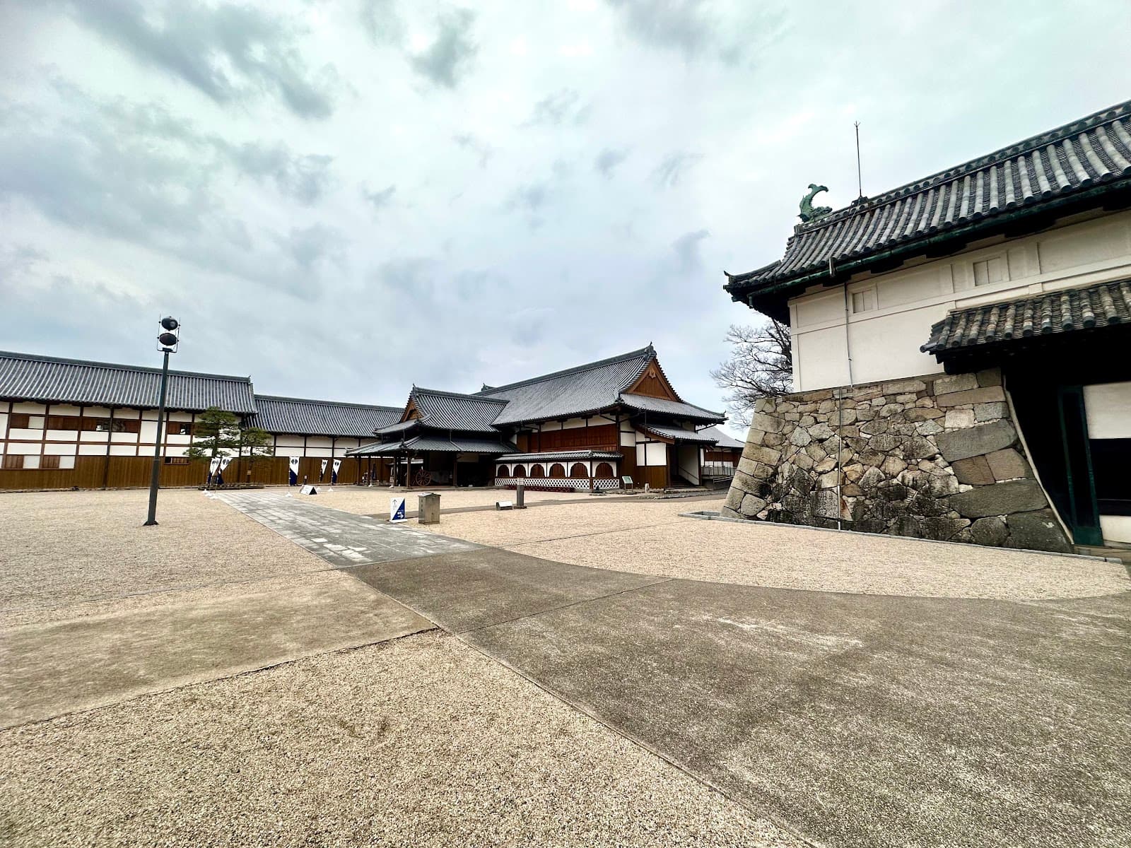Saga Castle Shachi-no-mon Gate - Image 1