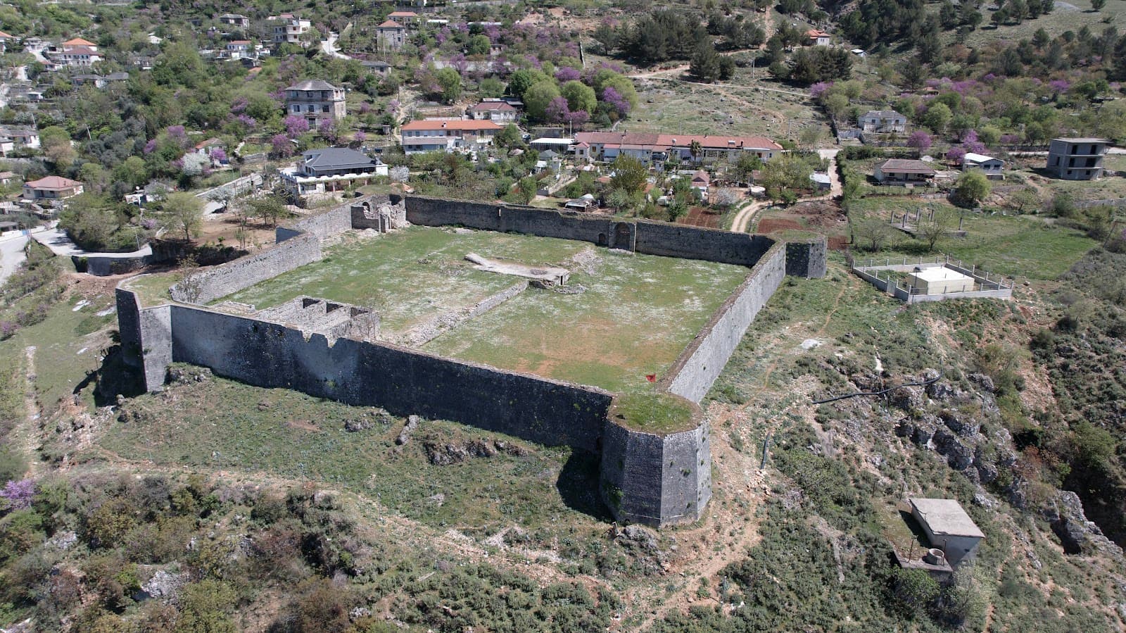 Libohovë Castle - Image 1