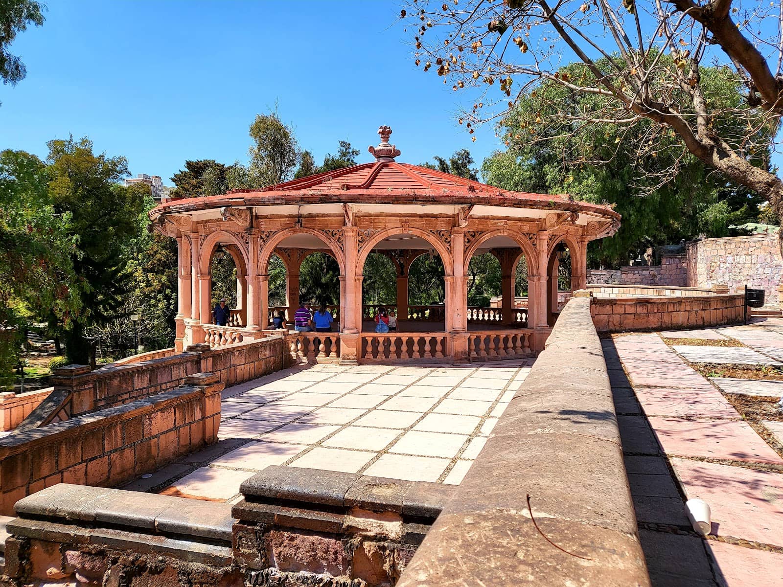 Aqueduct Views and Street Food