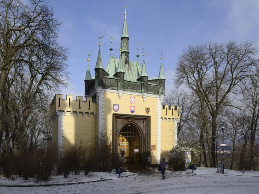 Petřín Lookout Tower Mirror Maze - Image 1