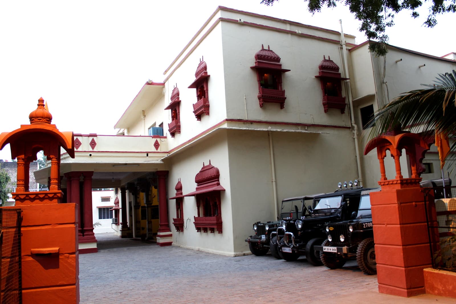 Ishwari Niwas Palace - Image 1