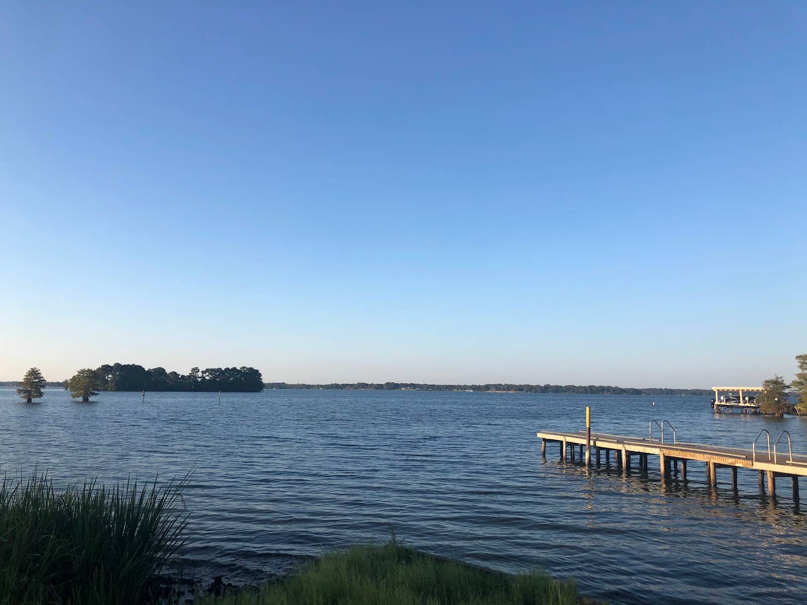 Scenic Lakeside Living