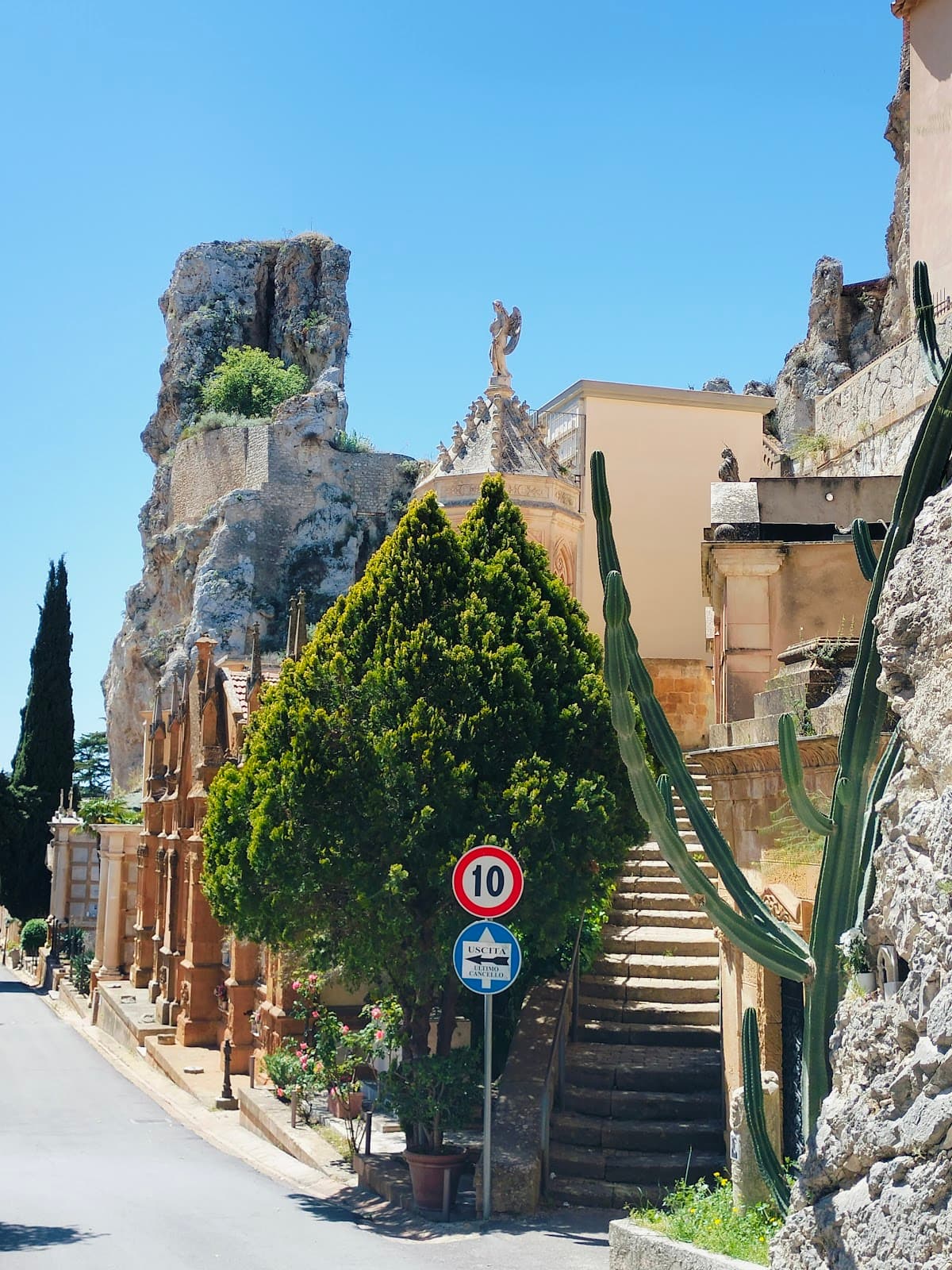Castello di Pietrarossa Caltanissetta - Image 1