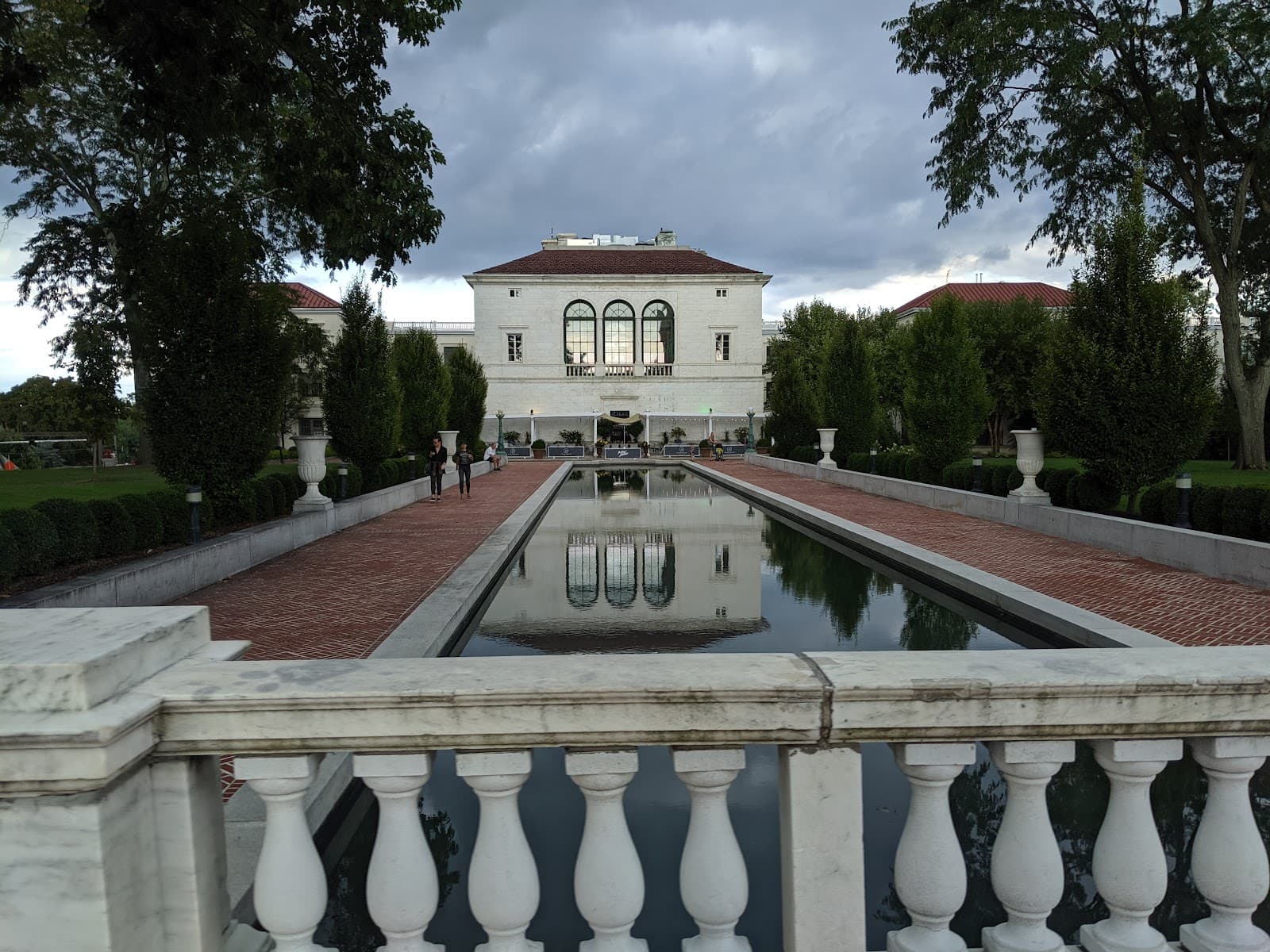 Vail Mansion & Plaza - Image 1