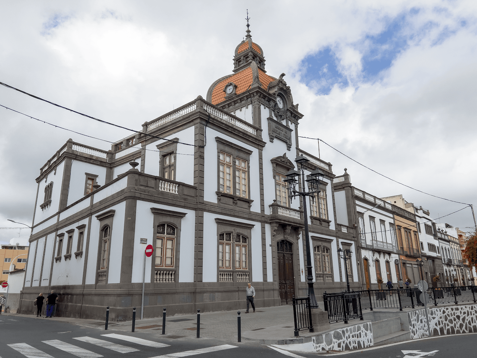The Iconic Roof Clock
