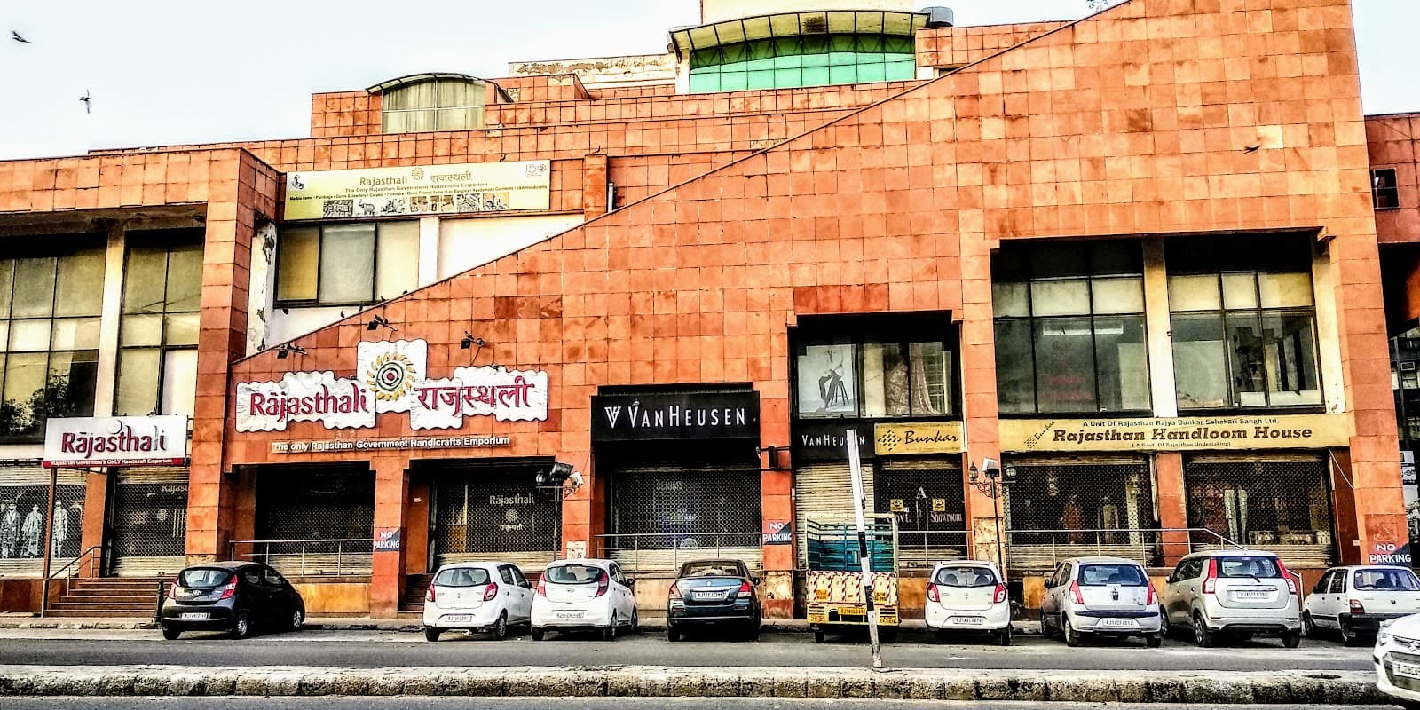Rajasthali Emporium MI Road Jaipur - Image 1