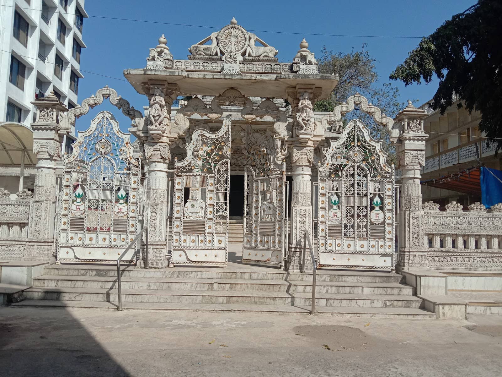 Peaceful and Divine Ambiance