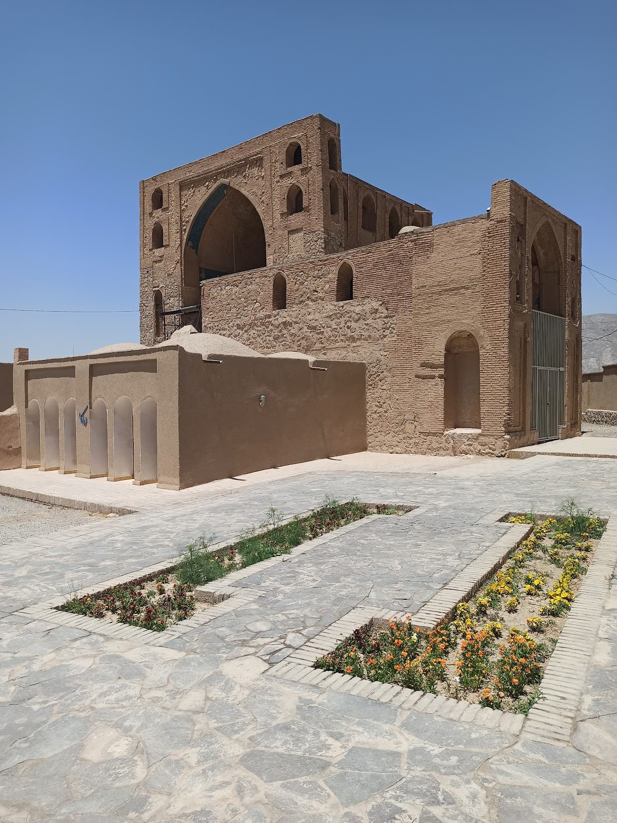 Pir-e Bakran Mausoleum - Image 1