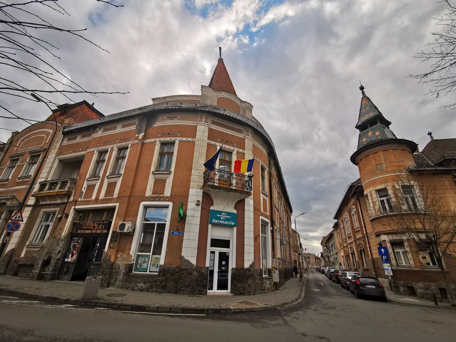 Local Cafes and Eateries