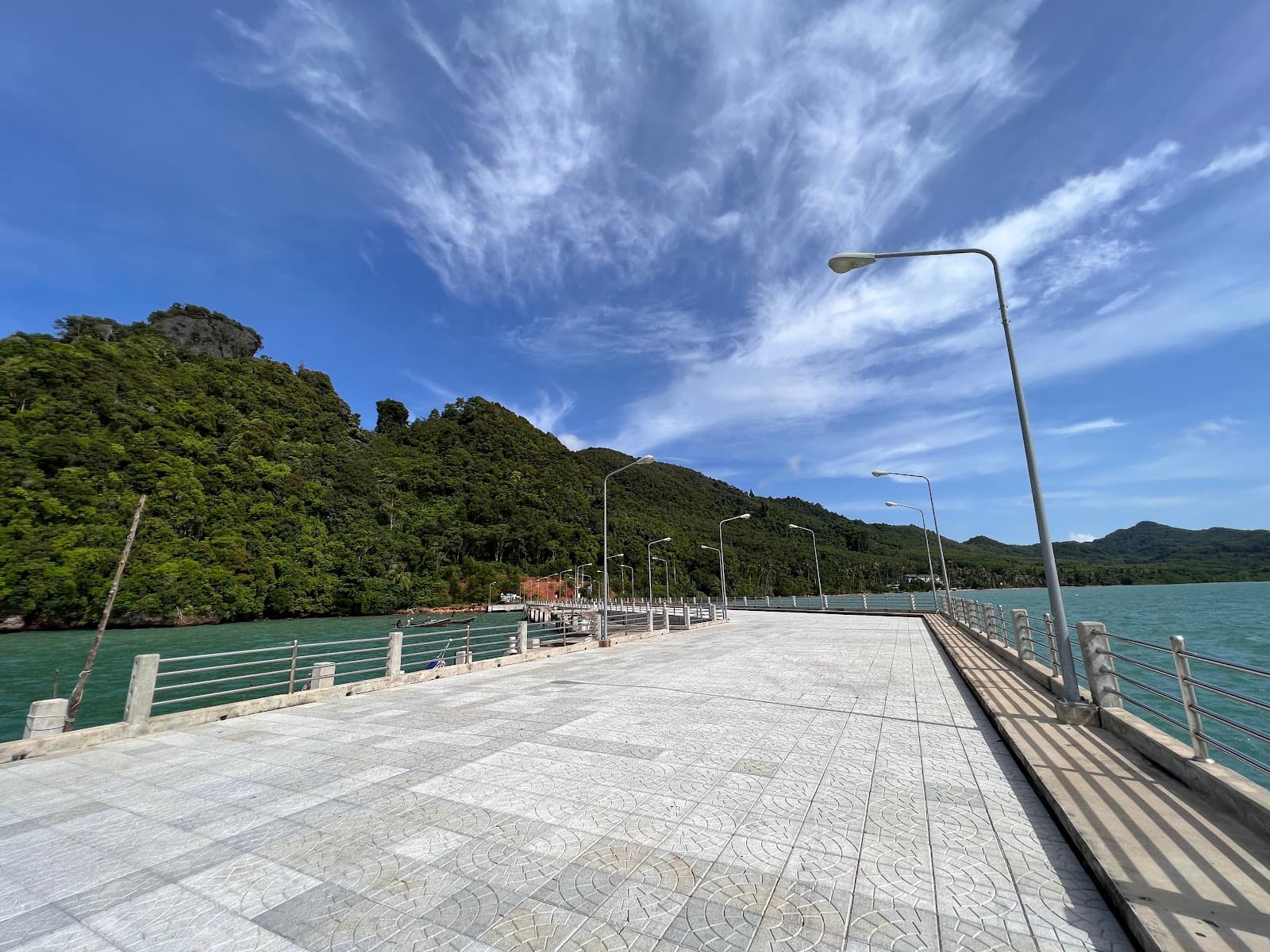 Tha Din Daeng Pier - Image 1