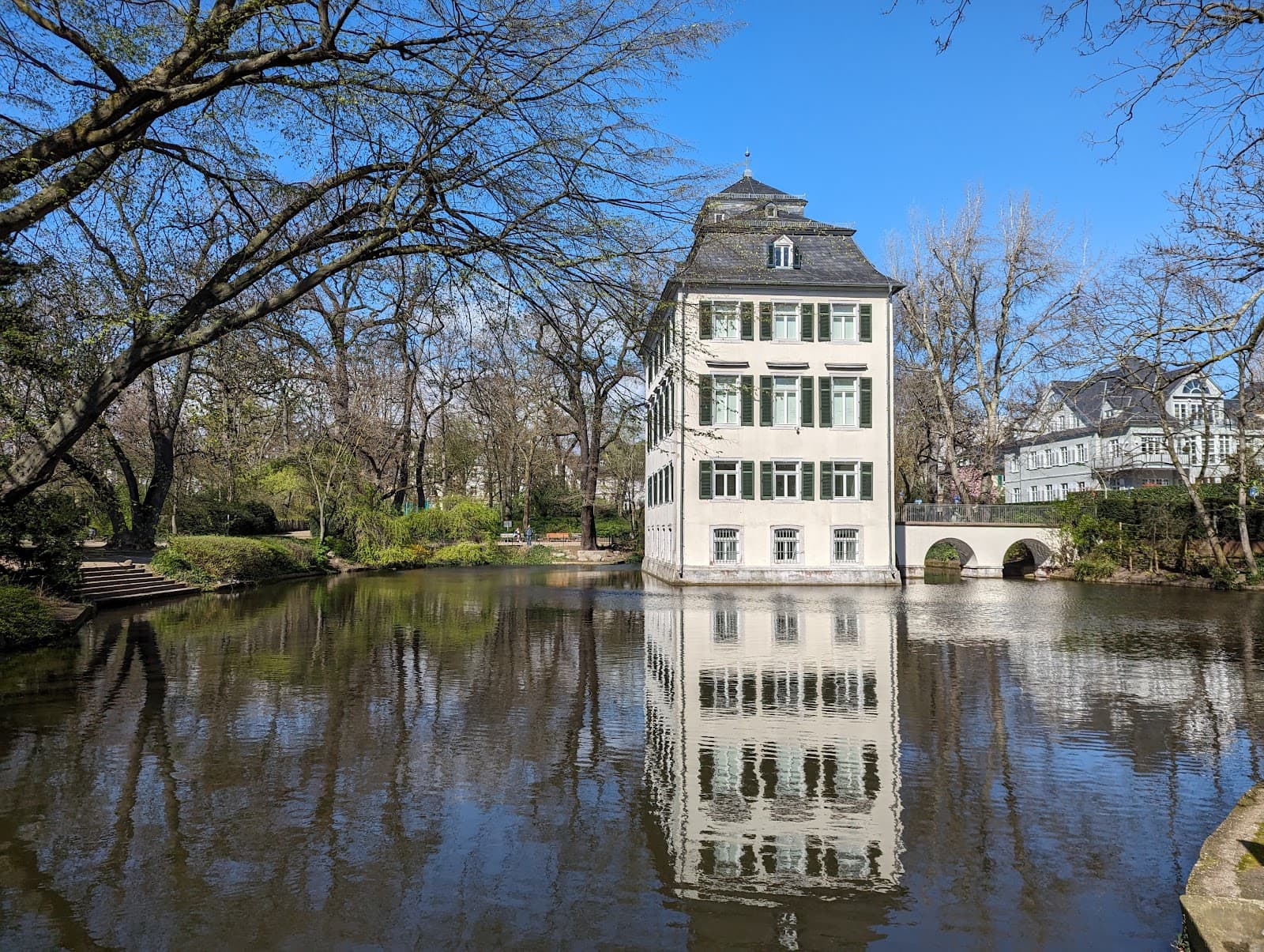 Holzhausenpark Frankfurt - Image 1