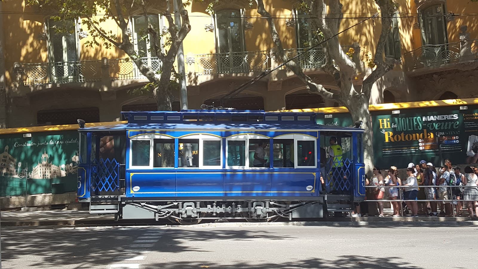 Av. Tibidabo metro station - Image 1