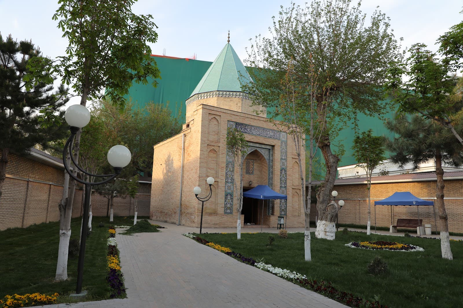 Qaldirghochbiy Mausoleum - Image 1