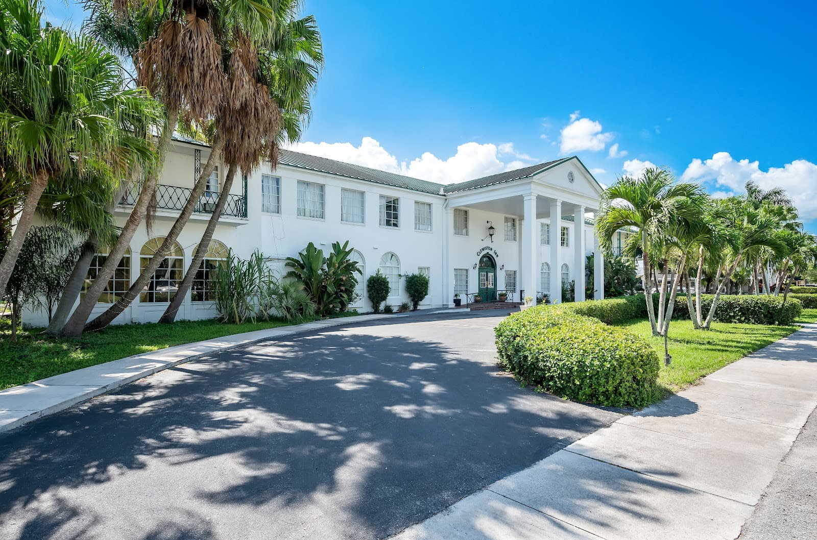 Clewiston Inn - Image 1