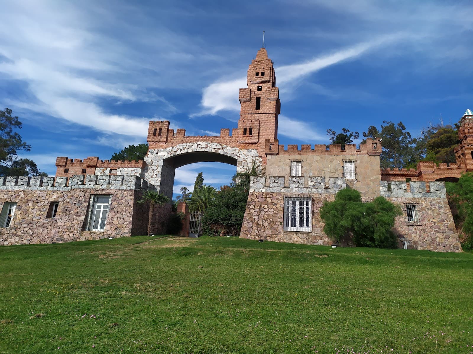 Pittamiglio Castle Las Flores - Image 1