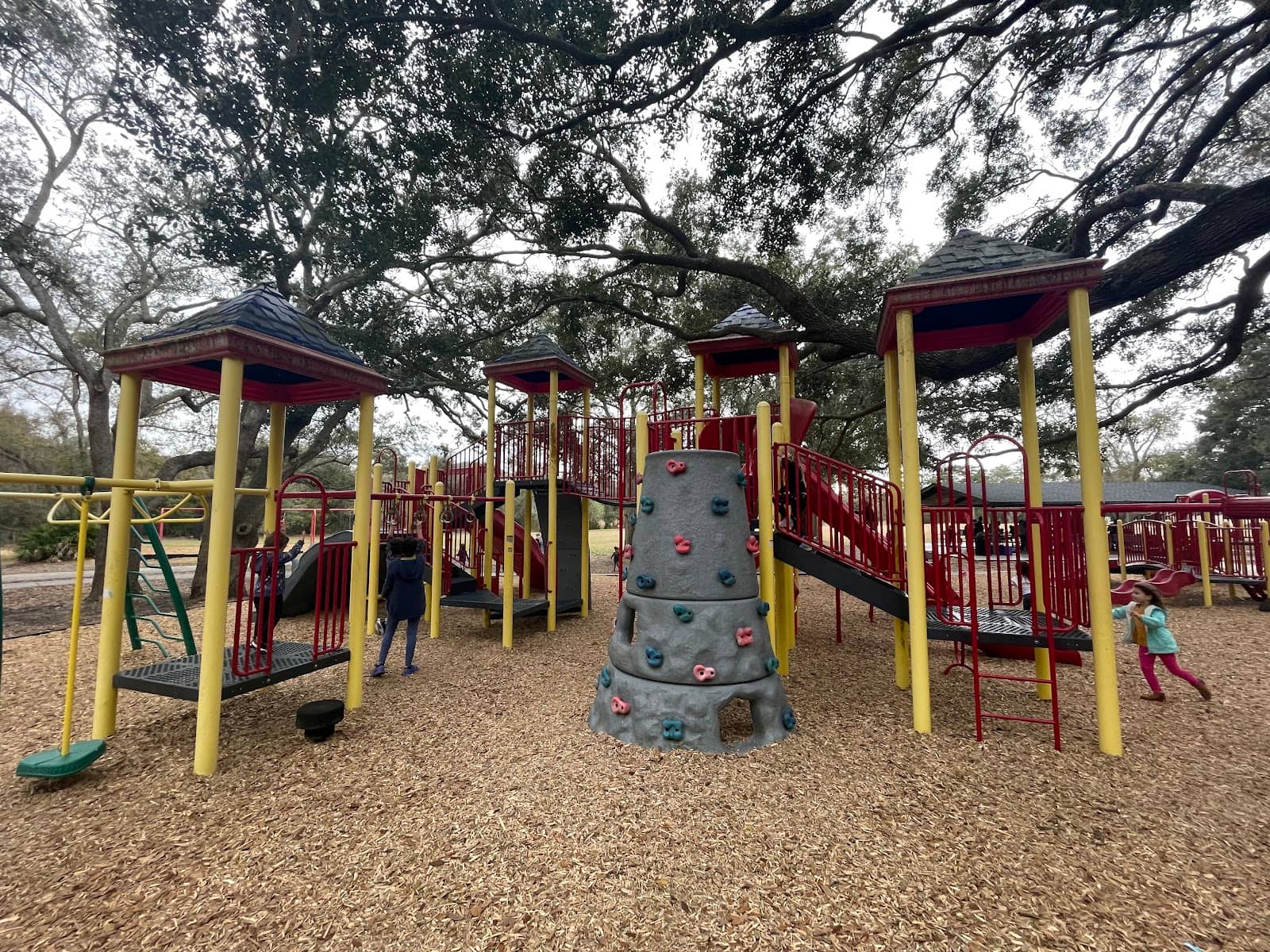 Picnic Areas & Open Lawn