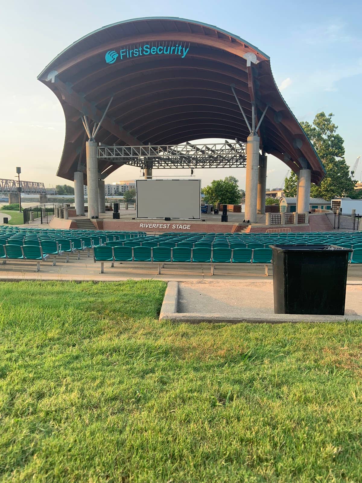 Pit & Elevated Seating