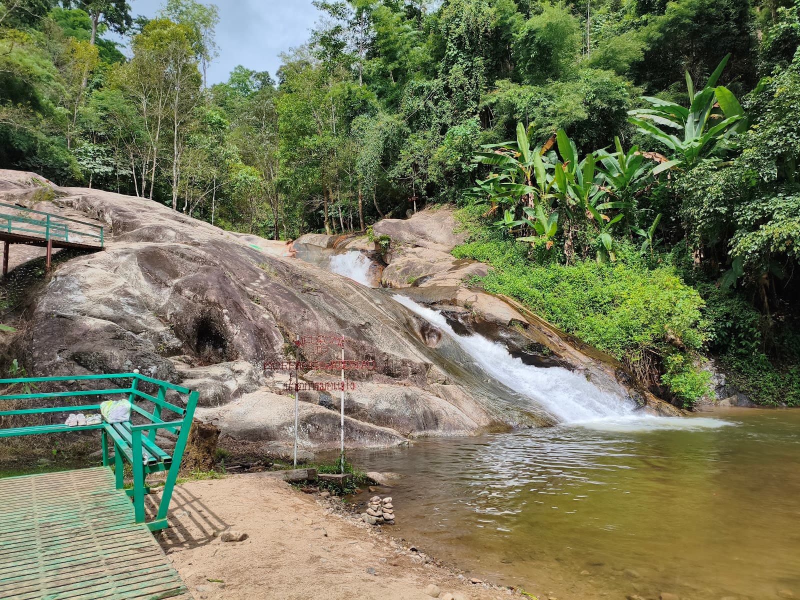 Mo Paeng Waterfall Pai Thailand - Image 1