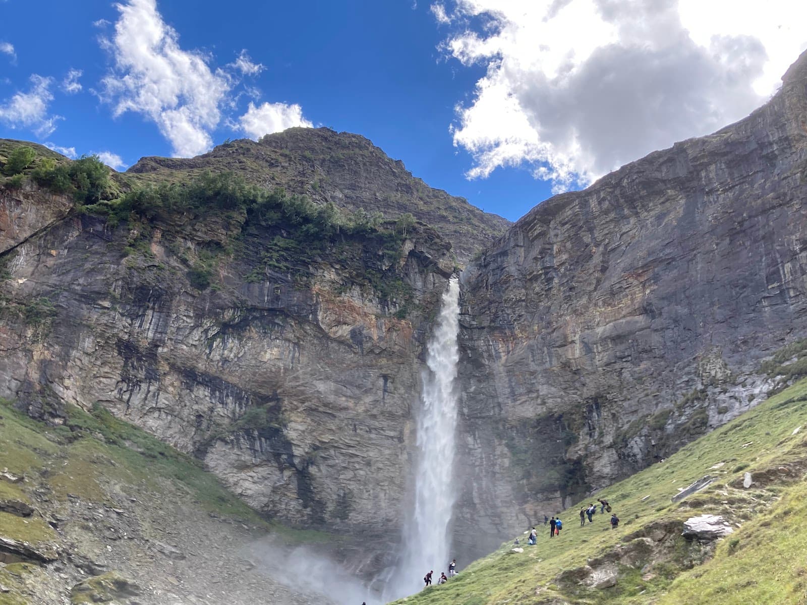 Sissu Waterfall - Image 1