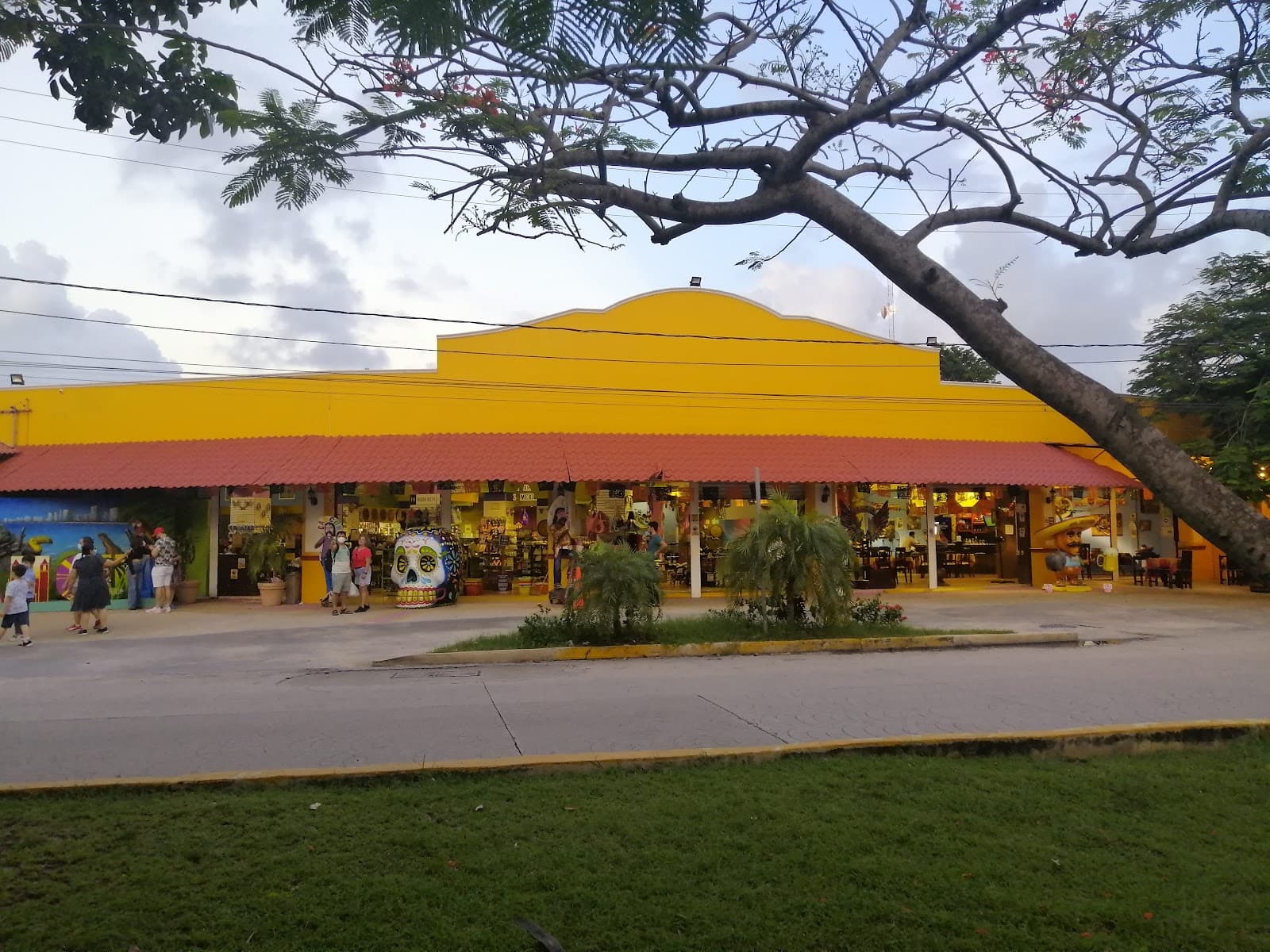 Artisan Markets or Galleries - Image 1