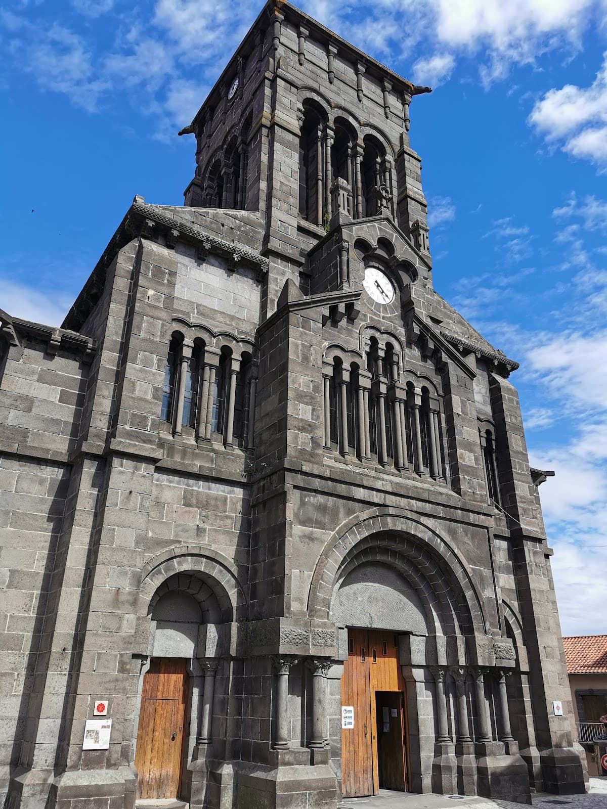 Église Saint-Priest de Volvic - Image 1
