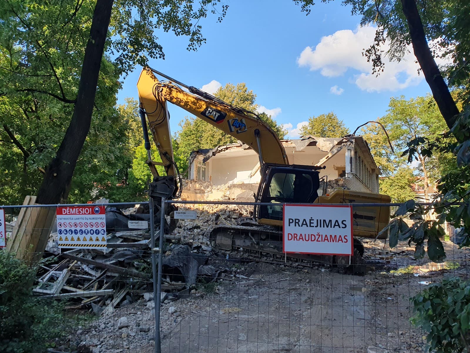 Great Synagogue Site and Jewish Quarter - Image 1