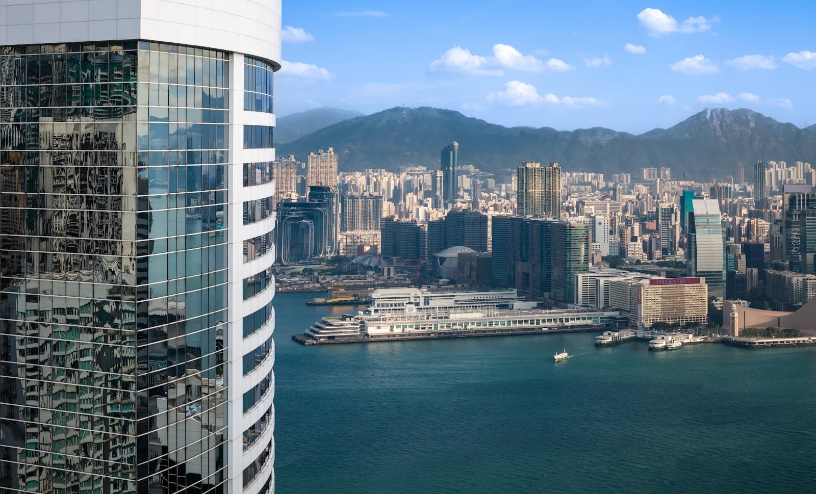 Shangri La Hotel, Hong Kong - Image 1