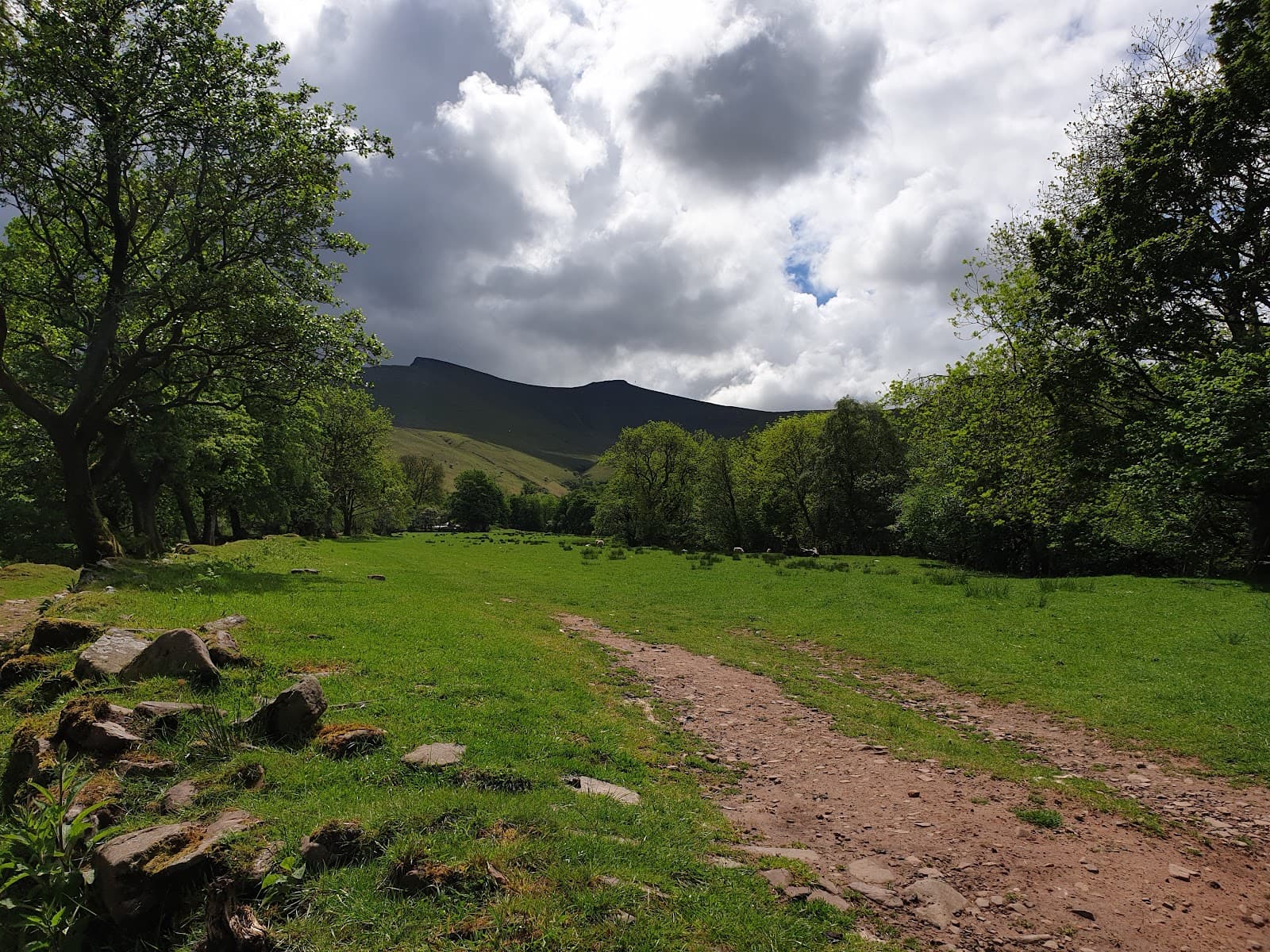 Cwm Gwdi car park & trailhead - Image 1