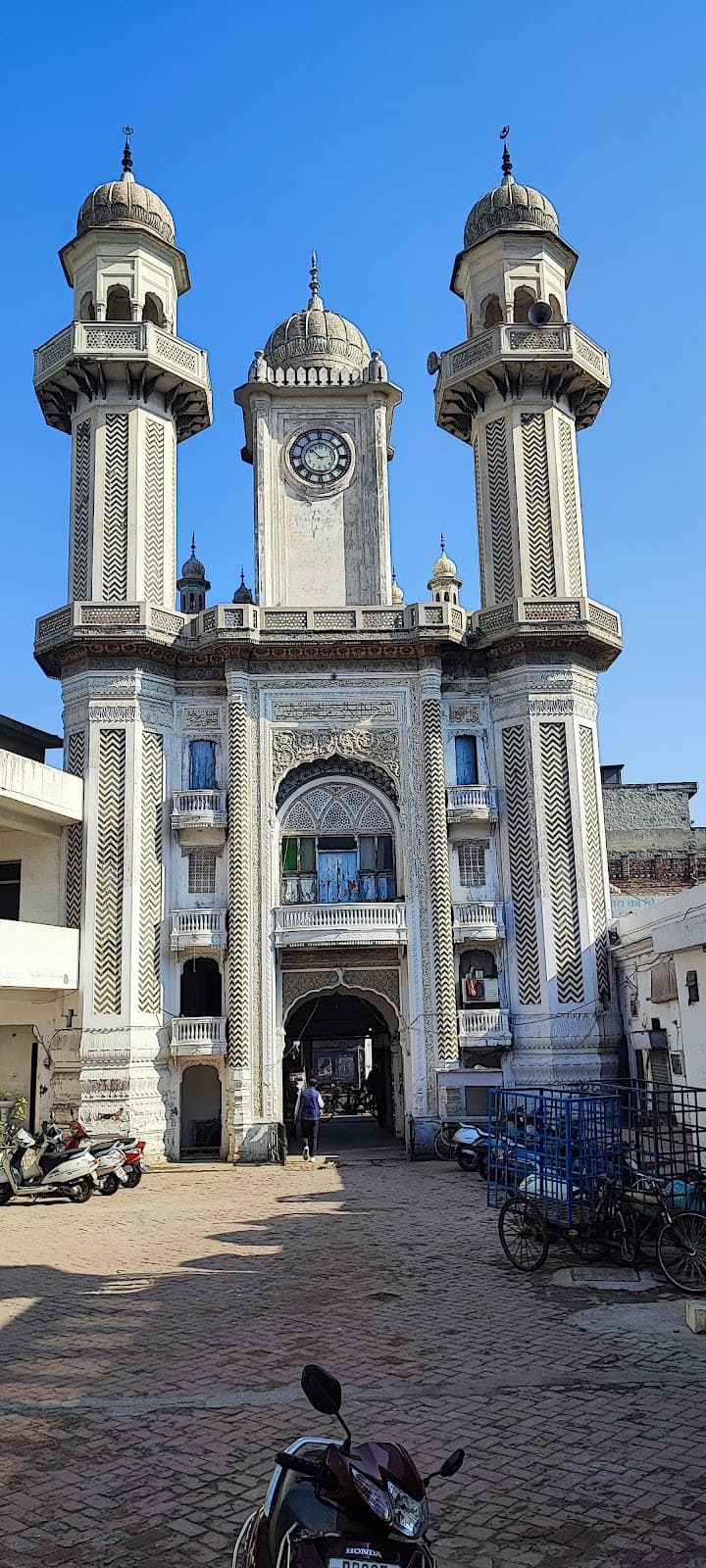 Imam Nasir Masjid & Dargah - Image 1