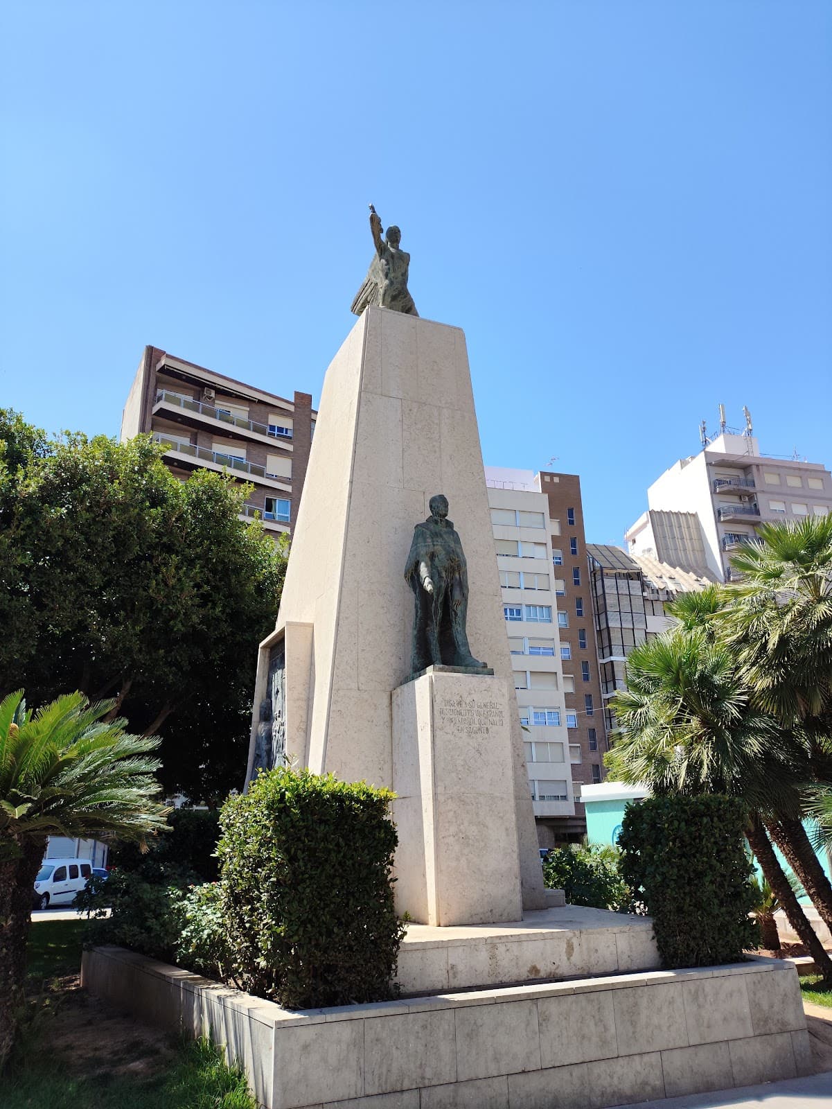 Plaza Cronista Chabret (La Glorieta) - Image 1