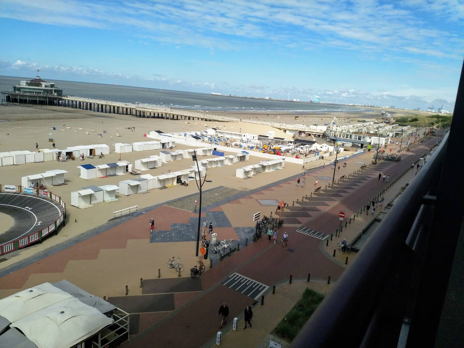 Local Cafes and Eateries