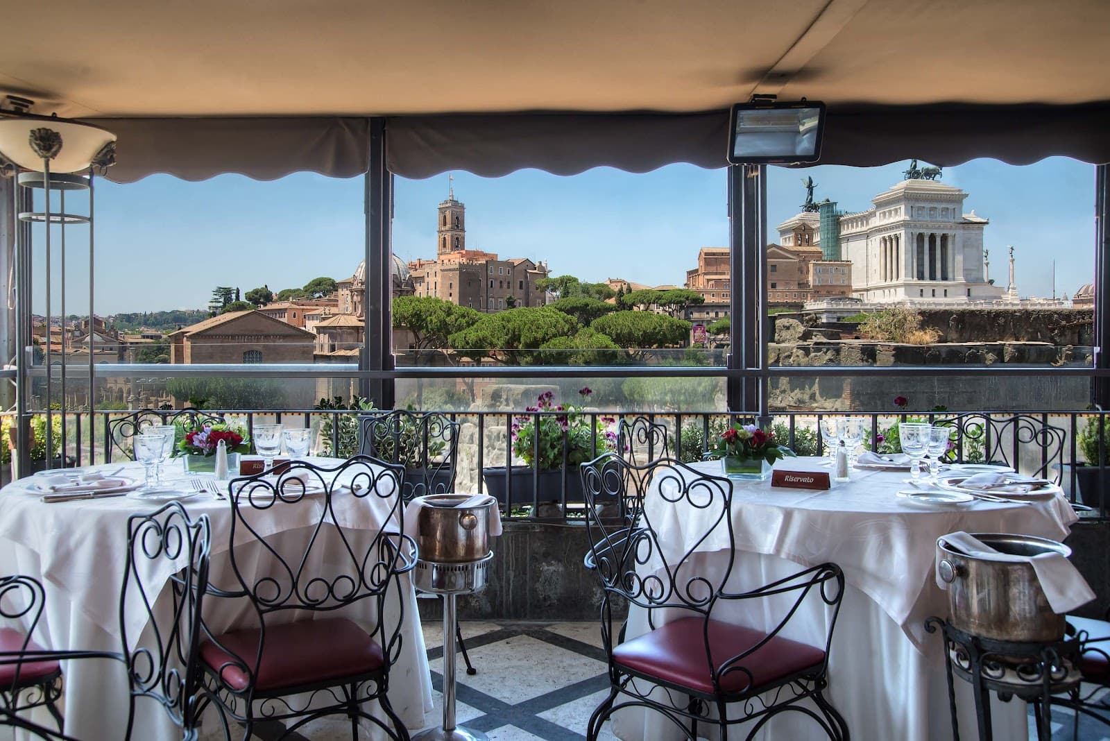 Roman Forum View Rooftop Bars - Image 1