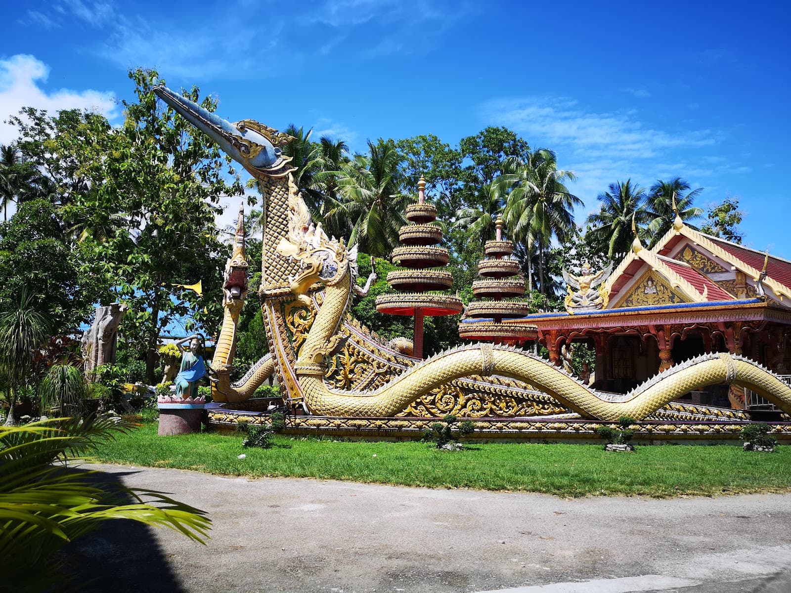 Wat Mai Suwan Khiri (Dragon Boat Temple) - Image 1