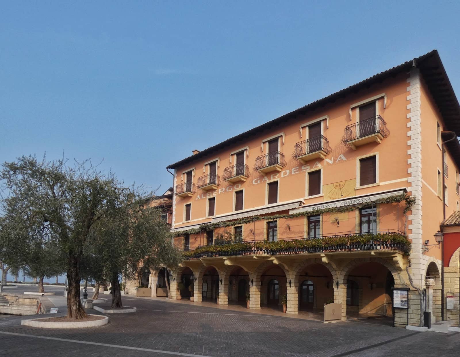 Local Cafes and Bistros