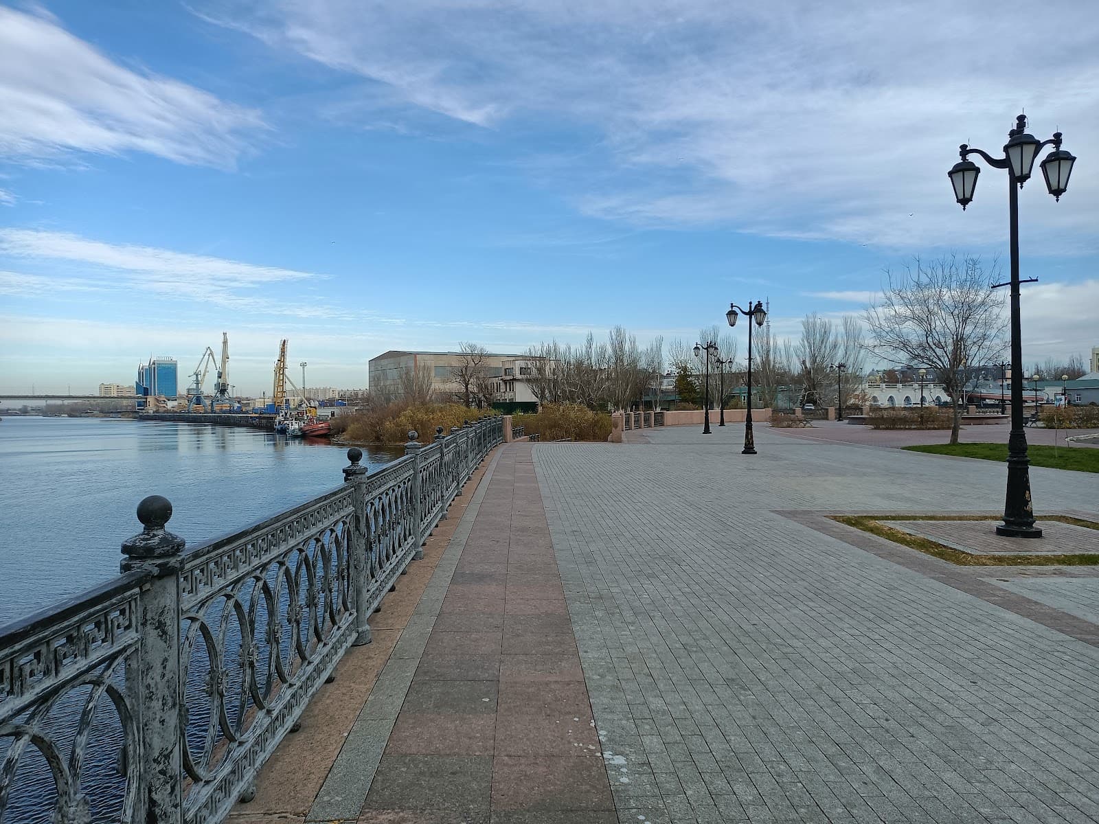 Petrovskaya Embankment - Image 1